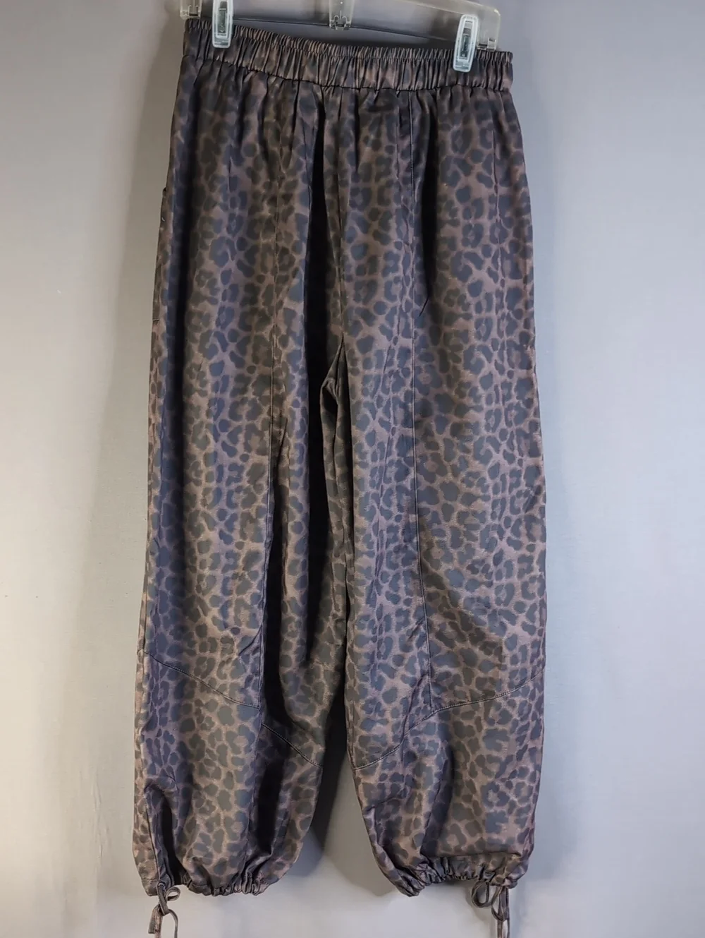 Large Women's leopard-print balloon-leg pants- NWT